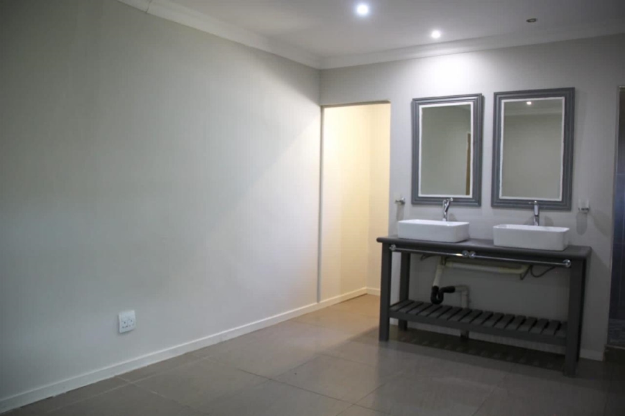 8 Bedroom Property for Sale in Brandwag Free State